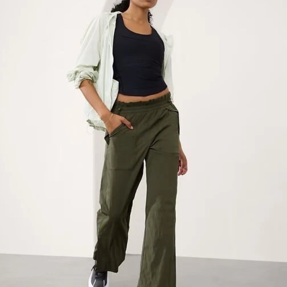 Athleta Trekkie High Rise Parachute Pant Aspen Olive sz 12